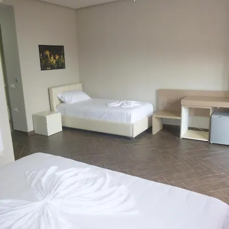 Отель Villamaria 3*